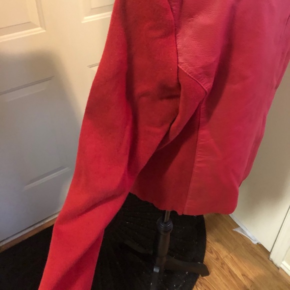 Red Leather jacket sweater sleeve - Picture 5 of 6